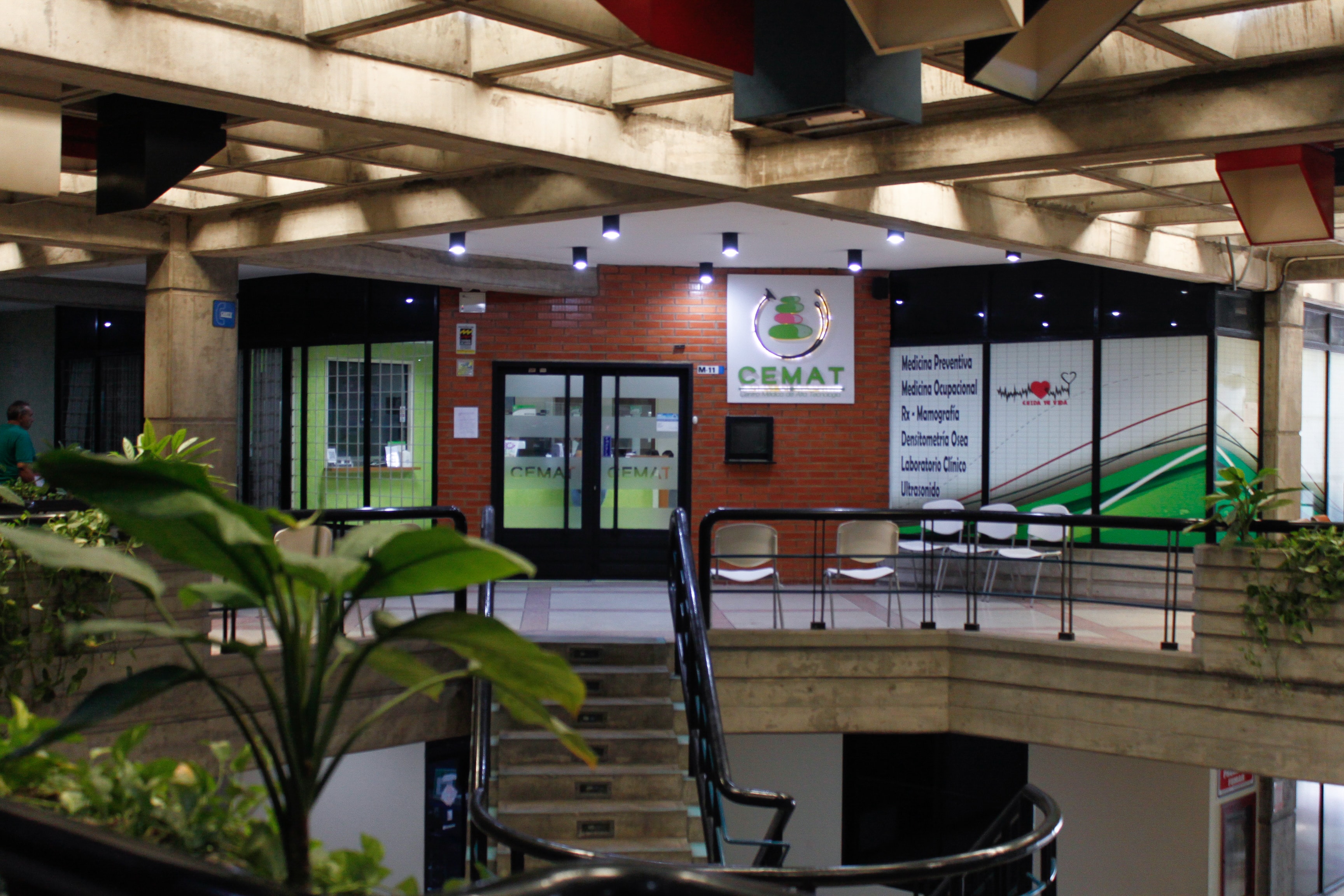 Entrada del Centro Médico de Alta Tecnología